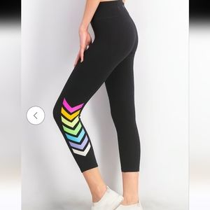 Betsy Johnson Performance Capri Leggings Size Large